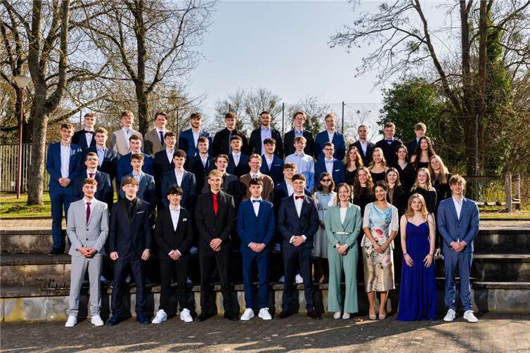 Abiturjahrgang 2025 des Gymnasiums auf dem Asterstein bei der feierlichen Zeugnisvergabe.  Foto: Kai Müller