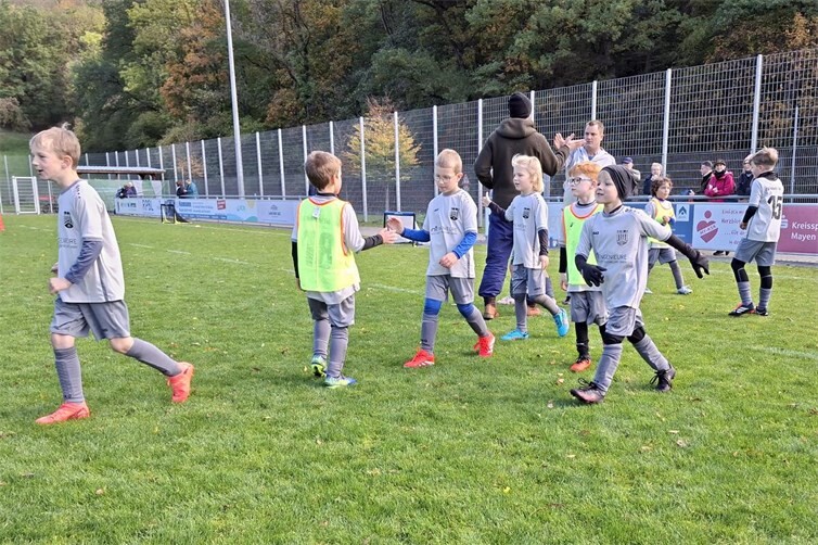 Abklatschen nach dem internen Duell