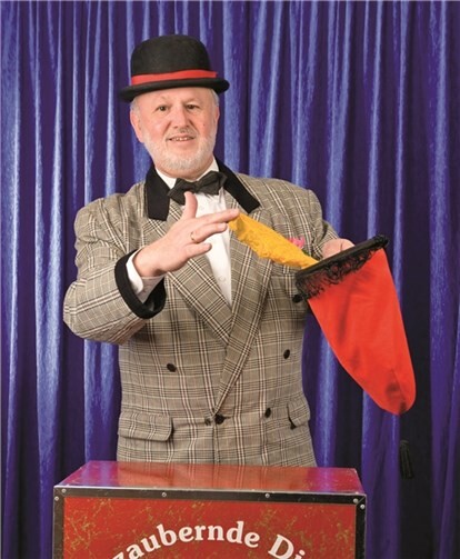 Abrakadabra, die Zaubershow mit dem zaubernden Diakon Winfried Reers. privat