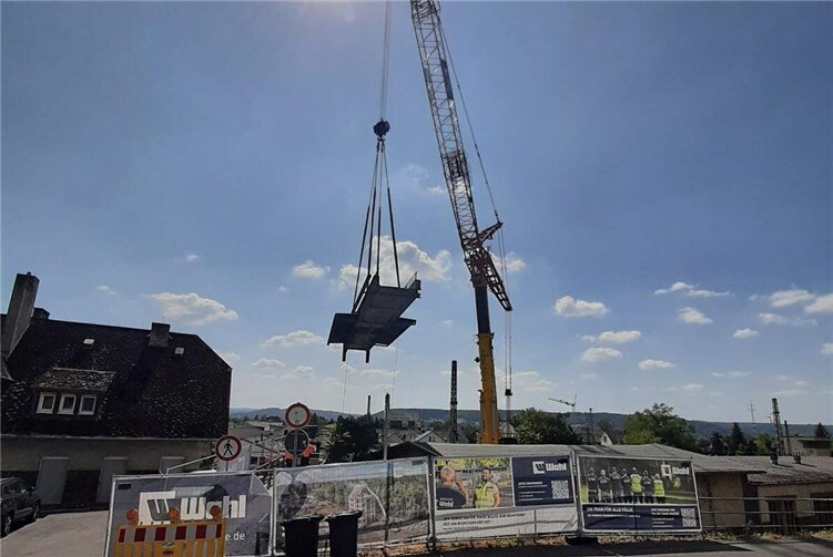 Abriss der Linzhausener Brücke über den Bahngleisen in Linz im Zuge der Generalsanierung Rechter Rhein.
