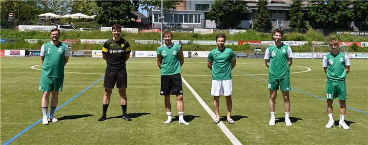 Abschied nehmen hieß es für v.li. Jan Heinemann, Florian Wirths, Marcel Berg, Philipp Franzen, Leander Mombaur und Julian Schäfer. Fotos: SK