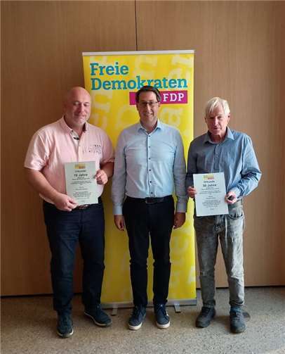 Carsten Kasper ist FDP-Landtagsdirektkandidat Abschließend wurden langjährige FDP-Mitglieder geehrt: v.li. Thomas Basten, Jürgen Hoffmann, Martin Reis.