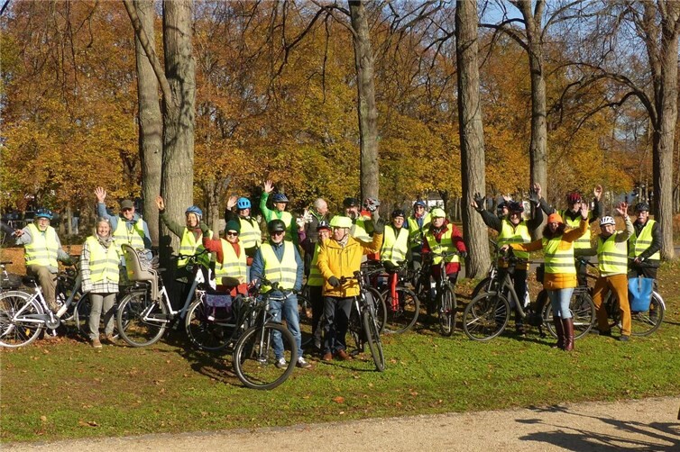 Abschluss der Demo im Dahliengarten. Foto: H. Schmidt