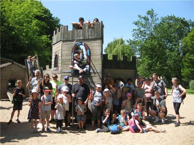 Abschluss der Odyseeumfahrt auf einem Ritterspielplatz Foto: Jugendpflege der VG Selters/Olaf Neumann