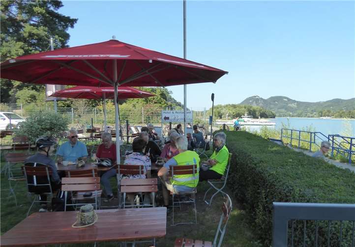 Abschluss im Biergarten am Rhein in Rolandseck.