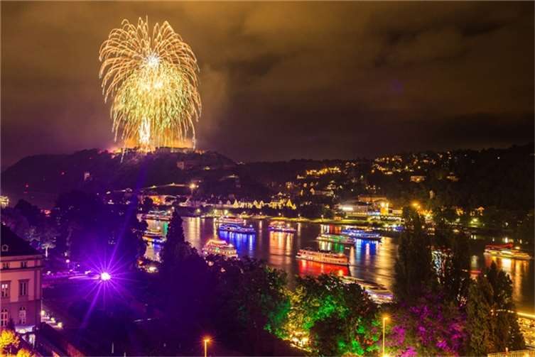 Abschlussfeuerwerk über der Festung Ehrenbreitstein