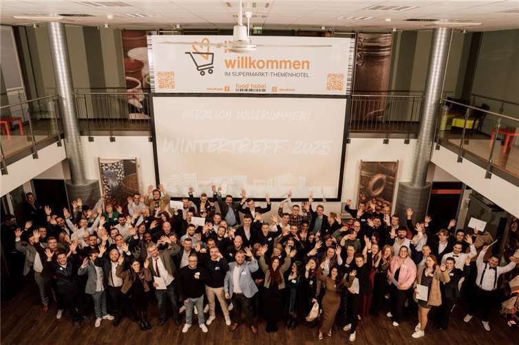 Absolventen der Neuwieder Bundesfachschule des Lebensmittelhandels.  Fotos: Simon Zimpfer