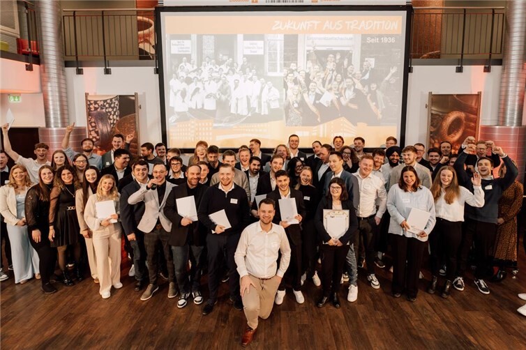 Absolventen der Neuwieder Bundesfachschule des Lebensmittelhandels im Neuwieder food hotel.  Fotos: Simon Zimpfer