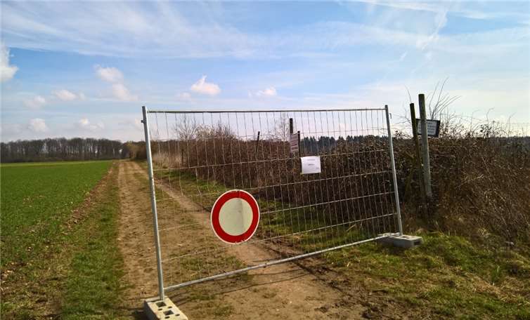 Absperrung des Wirtschaftsweges.