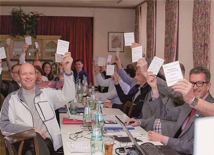 Abstimmung zum Leitantrag „FREIE WÄHLER Rheinland-Pfalz – Zukunft für unser Land“. Diana Grandmaire