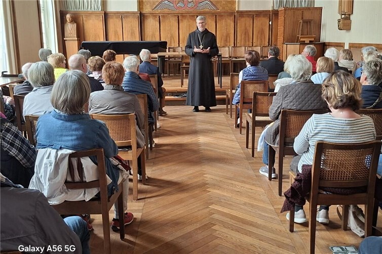Abt Mauritius begrüßte die Mitglieder der Senioren Union des Gemeindeverbandes Mendig.