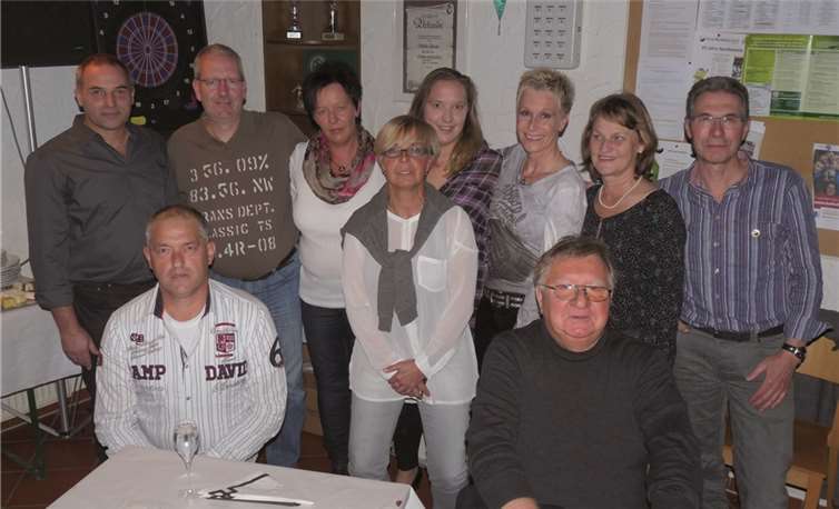 Abteilungsleiter Frank Schneider (h.l.), der die Ehrungen vornahm mit allen Clubmeisternprivat