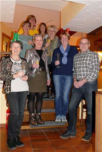 Abteilungsleiter Frank Schneider (rechts) mit den Tennisdamen.Foto: SV SW Merzbach