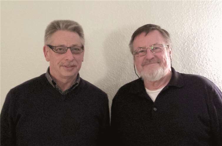 Abteilungsleiter Wilfried Wirz (links) und der Chef der Alten Herren, Gerd Linxweiler, wurden bei der Mitgliederversammlung der Volleyballer des SV Rheinbreitbach einstimmig in ihren Ämtern bestätigt.privat