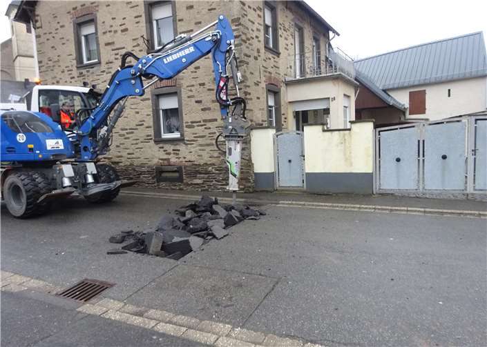 Abwasserwerk erneuert die Kanalanschlüsse im Bereich der Ortsdurchfahrten K 21/K 23, Hauptstraße/Eulgemer Straße in Hambuch.