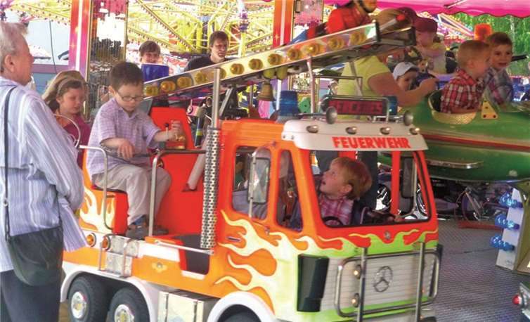 Abwechslungsreich für Jung und Alt war auch in diesem Jahr wieder das Angebot der Schausteller auf der Kirmes. -STUKO-
