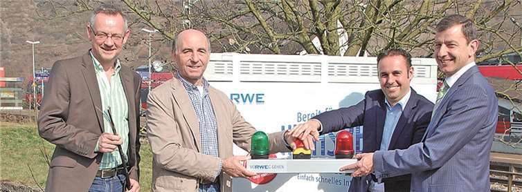 Achim Danhausen, bei RWE verantwortlich für den Breitbandausbau in der Region, Ortsbürgermeister Rudi Zenz aus Löf, Ortsbürgermeister Jens Firmenich aus Brodenbach und RWE-Kommunalbetreuer Michael Dötsch, Leiter der Region Rauschermühle (v.l.).privat