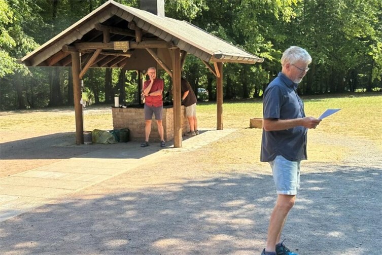 Achim Leßlich als 1. Vorsitzender begrüßt die Teilnehmer