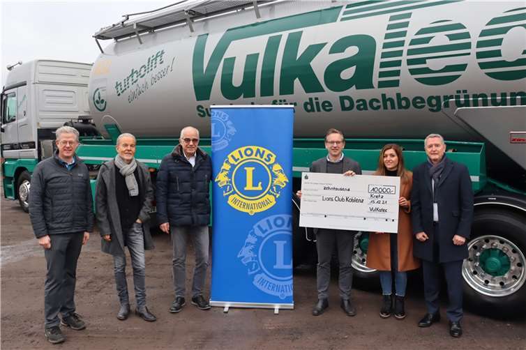 Achim Schellong (Kaufm. Leiter Vulkatec), Jürgen Kuhn und Jürgen Scholz (Lions Förderverein), Dr. Nicolai von Roenne (Geschäftsführer Vulkatec), Julia Jäger (Vertriebsmitarbeiterin Vulkatec), Günter Hilger (Lions Förderverein)