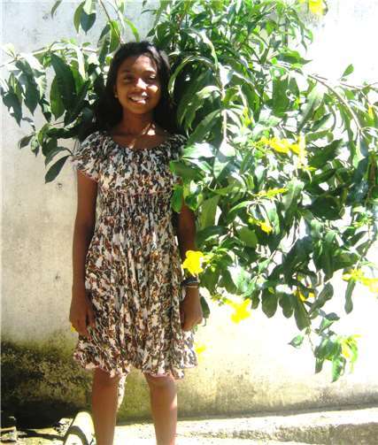 Achini und die Sonne strahlen um die Wette.