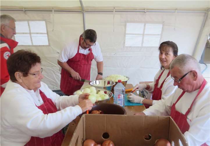 Acht Einsatzkräfte der Verpflegungsgruppe waren aktiv, um die 300 Übungsteilnehmer zu beköstigen.  privat