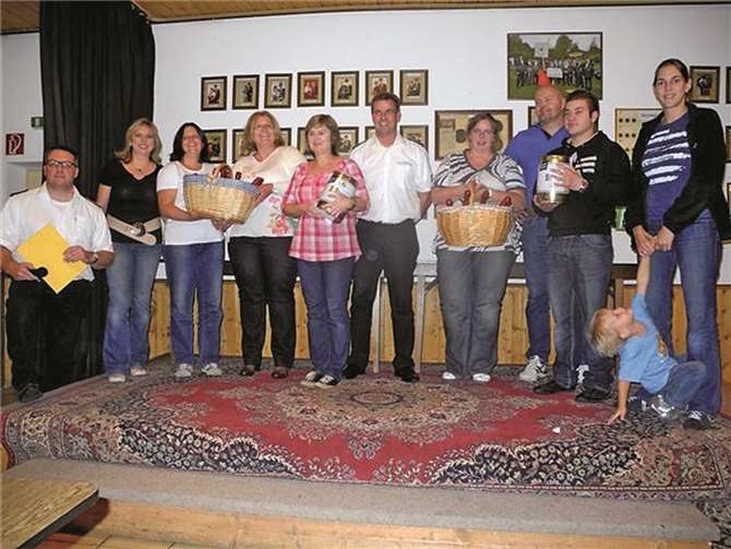 Acht Mannschaften mussten ins Stechen um die Präsentkörbe. privat