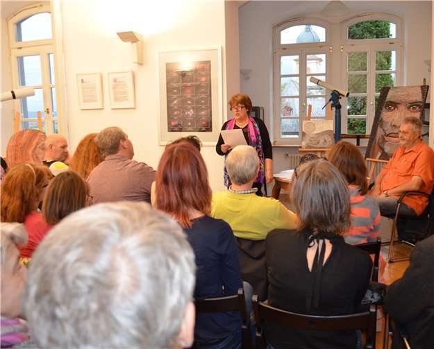 Acht Mitglieder des VHS Kurses „Schreiben“ trugen ihre Werke vor.  privat