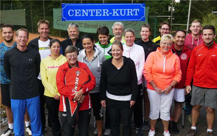 Acht Mixed-Paare des TC Steimel waren angetreten, um die Meisterpaarung zu ermitteln.
