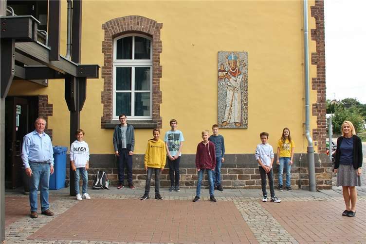 Acht Schüler qualifizierten sich mit guten Leistungen für die dritte Runde. Foto: privat