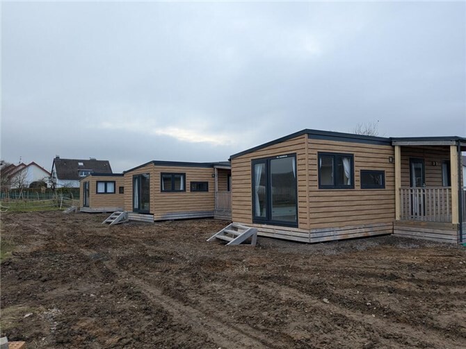 Acht Tiny-Houses, die vorher im Kreis Ahrweiler standen, haben einen neuen Standort in der Gemeinde Wachtberg gefunden.Foto: KS