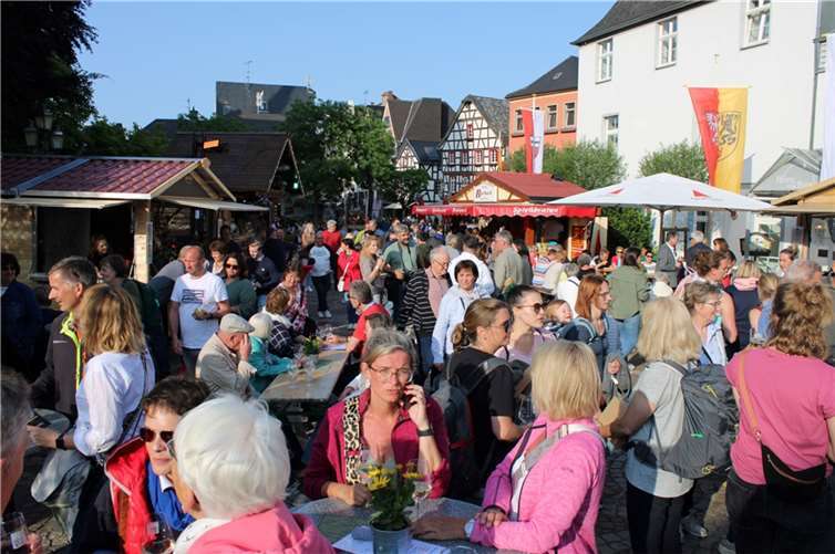 Acht Weingüter- und Genossenschaften waren beim Weinmarkt der Ahr vertreten. Dazu gab es jede Menge Kulinarik.