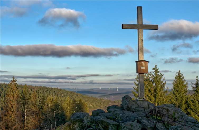 Achtsam wandern - die Schönheit des Westerwaldes mit allen Sinnen erleben - lautet das Motto der diesjährigen Wanderungen. Foto: Rainer Lemmer