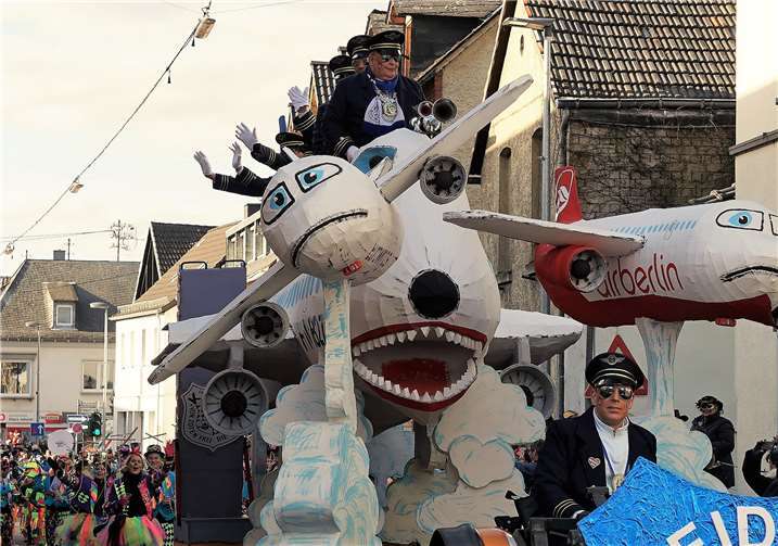 Achtung gefräßige Lufthansa: Der Kranich kreist über den Pleitekandidaten. Fotos: FF