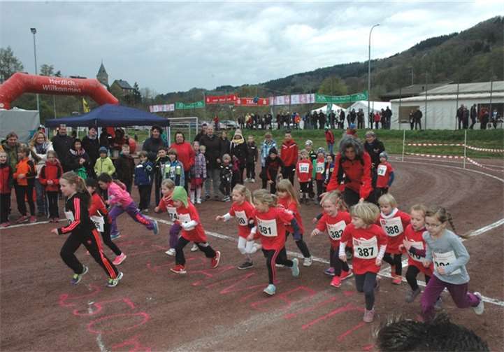Action herrschte auch beim Start der Bambini-Mädchen