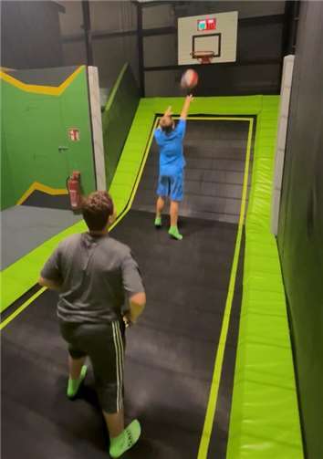 Action pur erwartete die Jugendlichen im Koblenzer Trampolinpark „Salto“.