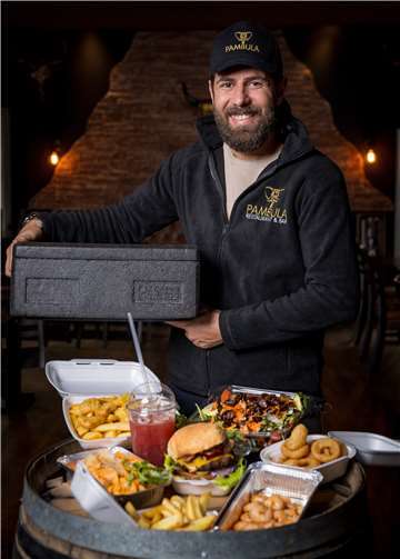 Adem Celik bietet eine Vielzahl leckerer Speisen. Foto: www.BR-CM.de ( Creative Moments )