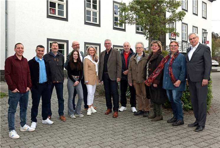 Adenau. Die Kandidaten und Kandidatinnen für die Verbandsgemeindewahl Adenau der SPD Adenau sind: Björn Weck, Yilmaz Cilkus, Helmut Nagelschmidt, Lea Thelen, Werner Wischnewski, Marion Korden, Frank Wisniewski, Rüdiger Larscheid, Dr. Volker Reppke, Christina Müller-Lettau, Sabine Esselen- Conde, Volker Weiß. Es fehlen: Joni Kola, Detlef Staack, Johannes Weiss.Pressemitteilung SPD OV Adenau