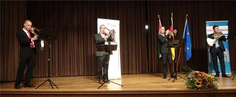 Adi Becker spielte zur Feier des Tages mit seinem Bläser-Quartett die Deutsche Nationalhymne.Fotos: privat