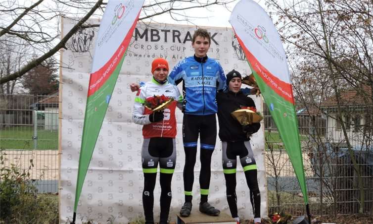 Adil Bauer und Jacob Heß auf dem Treppchen in Pulheim. privat