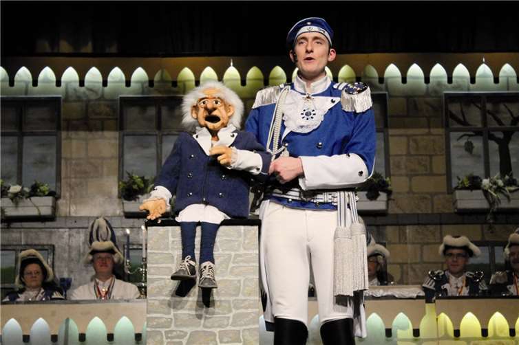 Adjutant nebst Puppe: Daniel Nonn (rechts) mit Kompagnon „Otmar“.
