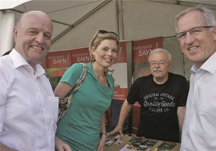 Adolf Weiland, MdL, Fraktionsvorsitzende Julia Klöckner, Adolf Bongartz von der Brexbachtalbahn e.V. und Josef Dötsch, MdL (v.l.).privat