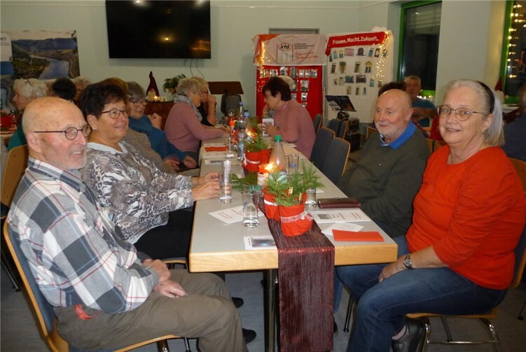 Adventsstimmung mit Musik und Gebäck in Löf. Foto: kfd Löf
