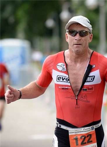 ÄAndreas Bomm in Siegerpose.