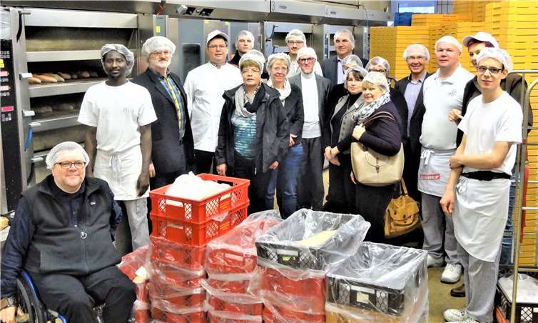 Ältere und behinderte Menschen aus der Region zusammenbringen und sich mit ihnen für deren gemeinsamen Interessen einsetzen, will der künftige „Senioren- und Behindertenrat Südlicher Westerwald“ - wie hier bei einem Besuch des Forums Soziale Gerechtigkeit zum Thema Arbeitsplätze für Menschen mit einem Handicap in einer heimischen Bäckerei. Foto: privat