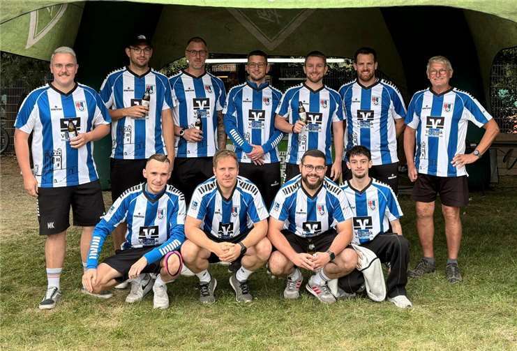 Äußerst erfolgreich agierten die beiden Teams, die der SV Ochtendung beim spielerischen Vereinewettbewerb „Ochtendung spielt“ stellte. Sie stellten den 1. und 2. Sieger des mit ingesamt 10 Mannschaften besetzten, sehr freundschaftlichen, trefflich von der DJK Ochtendung vorbereiteten und ausgerichteten Teamwettstreits. Foto: privat