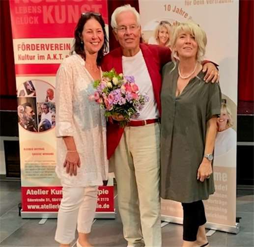 Afra Drüner und Heike Schönborn dankten Dr. Mathias Jung nach der Veranstaltung. Fotos: privat