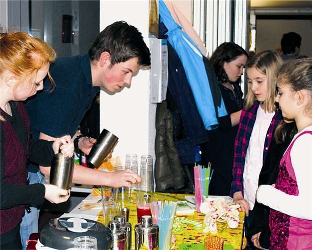 After-School-Party: Alkoholfreie Erfrischungsgetränke und kleine Snacks gab’s auch.