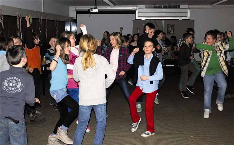 After-School-Party: Für drei Stunden verwandelte sich der Ratssaal in eine Kinder-Disco, in der Wachtbergs Acht- bis Zwölfjährige den Beginn der Osterferien feierten. Privat