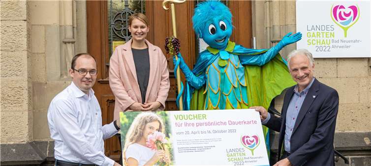 Ahrvin und Steffi Bicvic mit den Geschäftsführer der Landesgartenschaugesellschaft Jörn Kampmann und Matthias Schmauder-Werner.