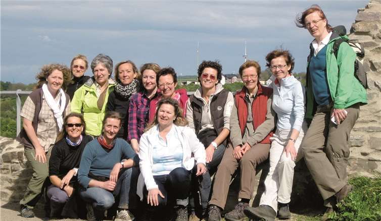 Ahrweiler. Schon zur Tradition geworden ist ein Wanderwochenende der Frauen des Lauftreff Ahrweiler. In diesem Jahr ging es zwei Tage nach Kobern-Gondorf. Am ersten Tag führte eine Wanderung auf dem Koberner Burgpfad über 17 Kilometer vorbei an der Ober- und Niederburg sowie der romanischen Matthiaskapelle. Nach der Übernachtung in einer Jugendherberge führte der Weg am Tag zwei zu den Bleidenberger Ausblicken über 13 Kilometer. Vorbei ging es an der Burg Thurant zur Wallfahrtskirche Bleidenberg.privat